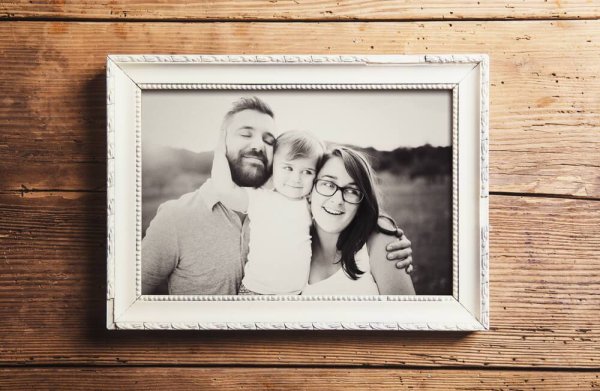 Will you take family photos or kids photos at home? Foreign research certificates are actually better, don’t just put precious photos on your mobile phone.