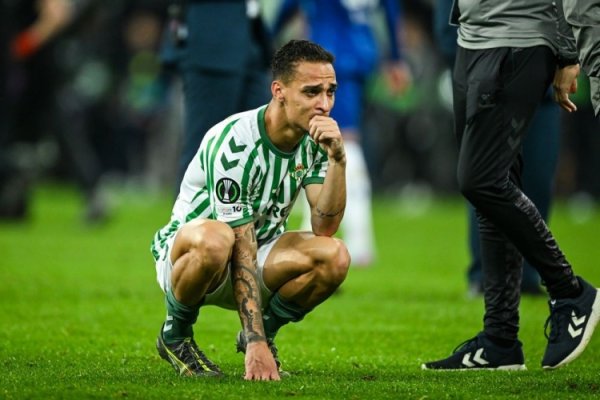 Manchester United s asking price for Anthony has been reduced to €35 million