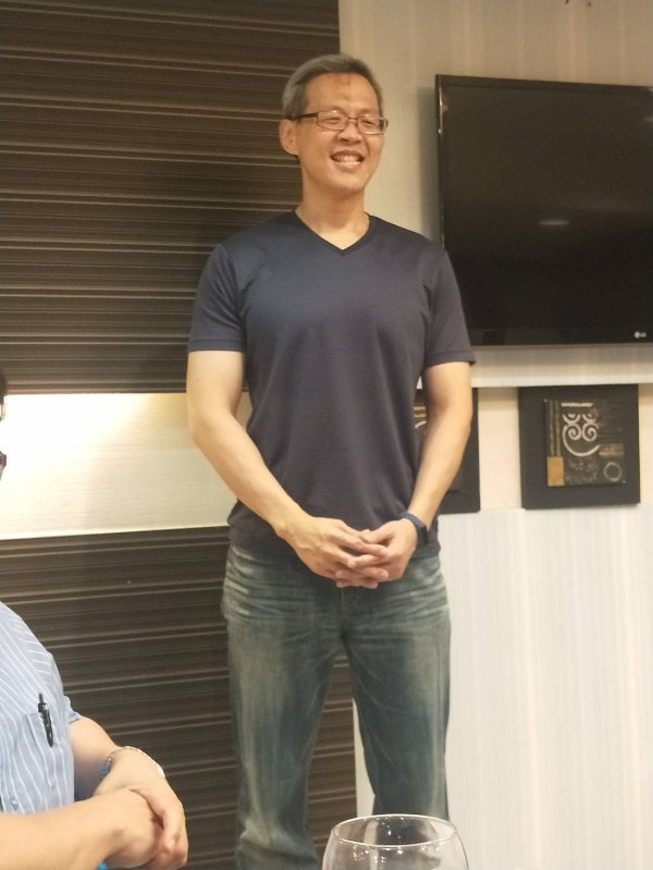 He has lost weight for half a year and cut 12 kilograms. He has two keys to exercise and take care of his body.