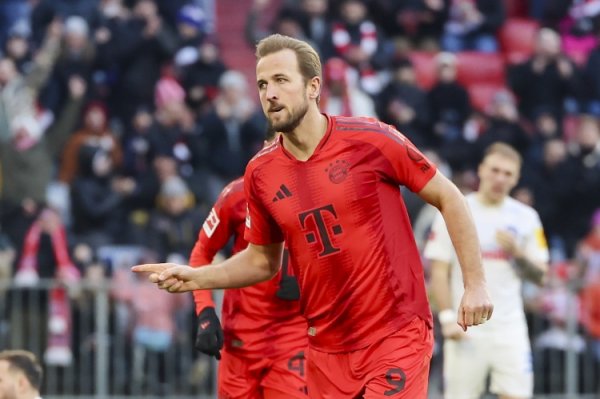 Shi Yifeng! 32-year-old Kane has 10 goals and 3 assists in 6 games this season, directly participating in 1 goal every 39 minutes