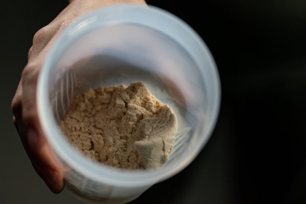 Use high-protein drinks to gain muscle? The professor tells you why it is better to eat protein foods directly
