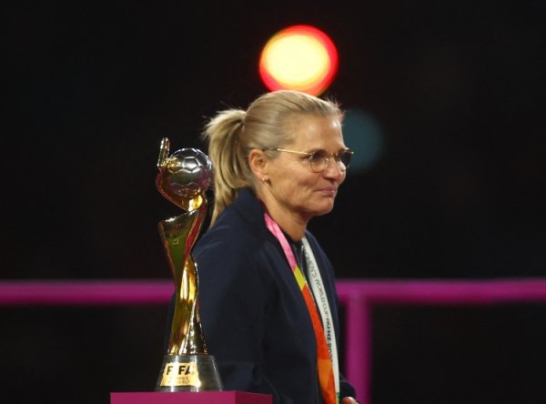 Women s football coach ceiling! Weigman led the team to win the European Cup for three consecutive times, with personal honors all over the place