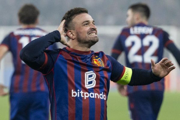 And oil! 34-year-old Shachille scored a pass and shot from the European League, and moved to Switzerland for 28 goals and 26 assists.