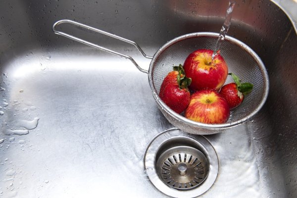 Stop pouring vinegar and baking soda when the water pipe is clogged? The plumber and electricity master reveals the truth: This way, cleaning is faster and does not damage the equipment.